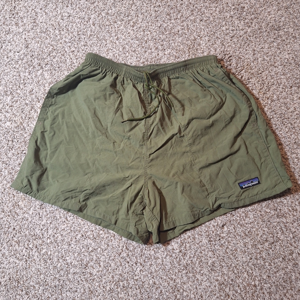 Patagonia Men’s Olive Nylon Baggies Shorts Logo Flap Pockets Sz M